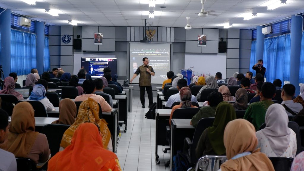 Sesi Paparan Materi oleh Prof. (ret) Dr. Ir. Rokhmin Dahuri, MS.