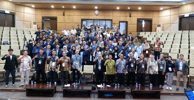 Ekosistem-Perairan-Kian-Tertekan-IPB-University-dan-Akademisi-15-Negara-Bahas-Solusi-Berkelanjutan-770x400