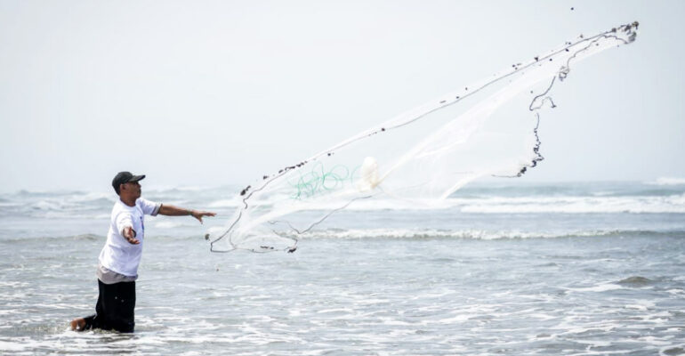 Stok-Ikan-Laut-Jawa-Menurun-Drastis-Pakar-IPB-University-Soroti-Degradasi-Lingkungan-770x400